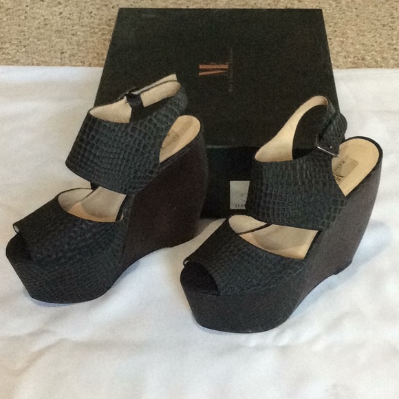 Mia Shoes - MIA limited Edition  PLATFORM WEDGES NWT